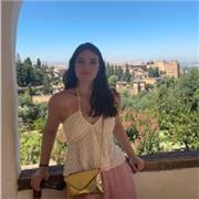 Alumna de penúltimo año de profesional, con gran habilidad para los niños
